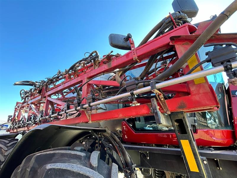 Photo 4. Case IH 4430 self propelled sprayer