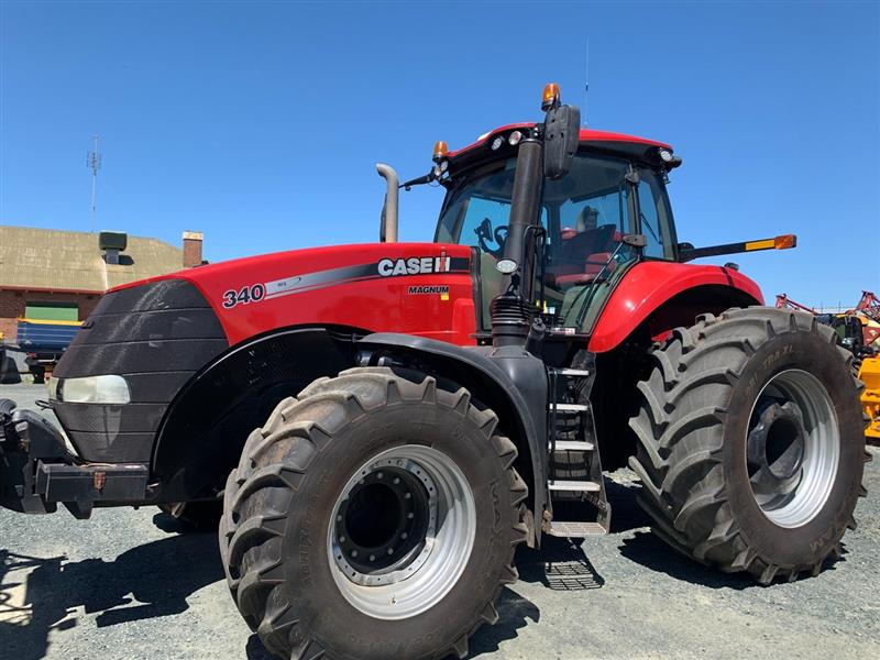 Photo 2. Case IH Magnum 340 tractor