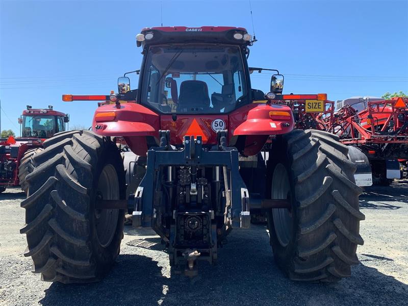 Photo 3. Case IH Magnum 340 tractor