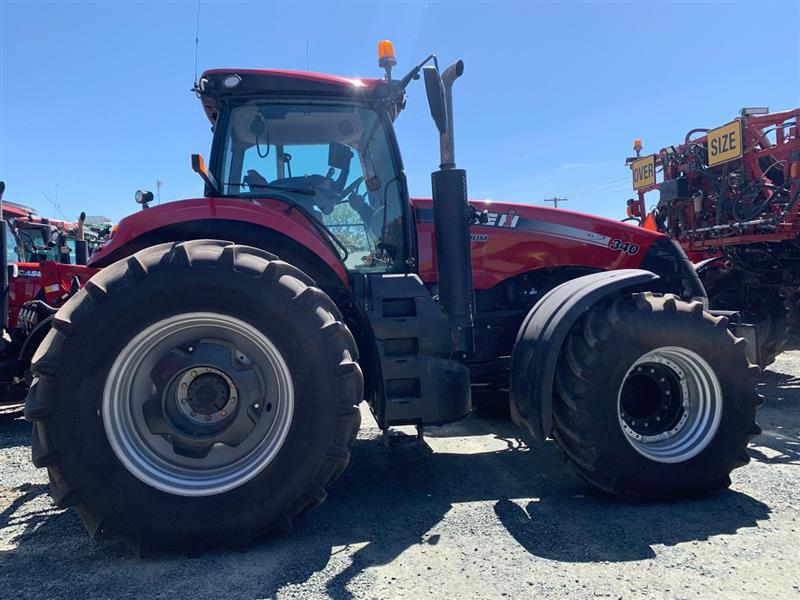 Photo 4. Case IH Magnum 340 tractor