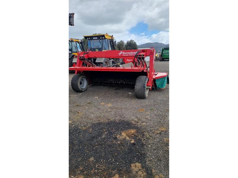 Photo 2. Tarrup 4336LT mower conditioner