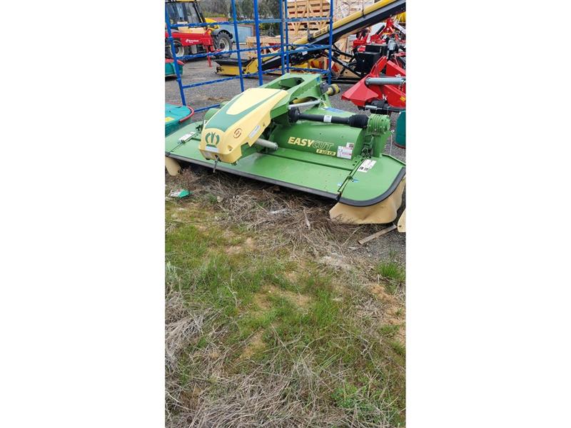 Photo 2. Krone EC320 front mower