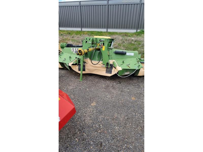 Photo 3. Krone EC320 front mower