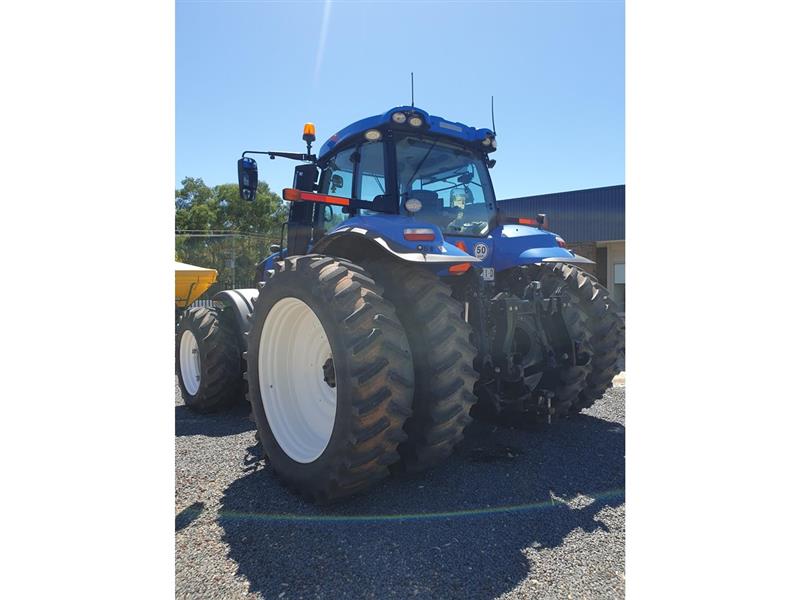 Photo 2. New Holland T8.320 tractor