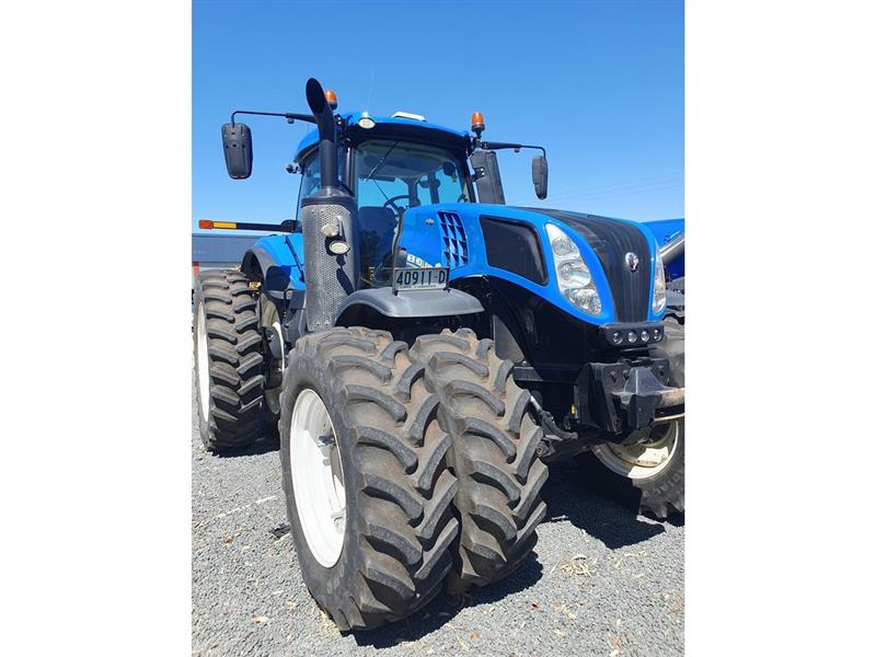 Photo 3. New Holland T8.320 tractor