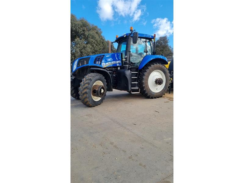 Photo 3. New Holland T8.380 tractor