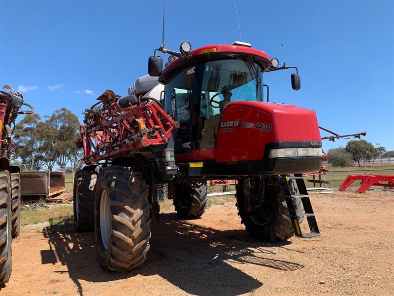 Photo 2. Case IH 4430 self propelled sprayer