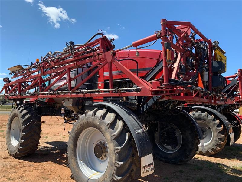 Photo 3. Case IH 4430 self propelled sprayer