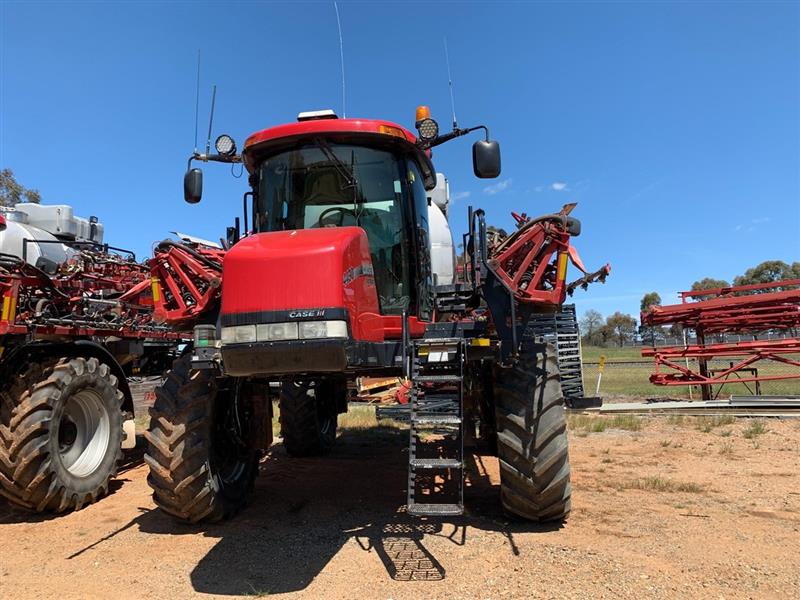 Photo 5. Case IH 4430 self propelled sprayer