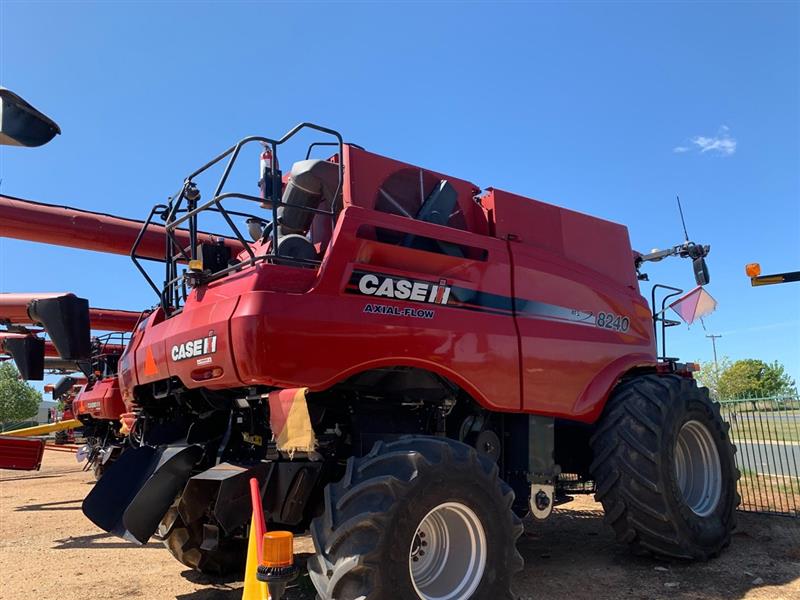 Photo 3. Case IH 8240 combine harvester