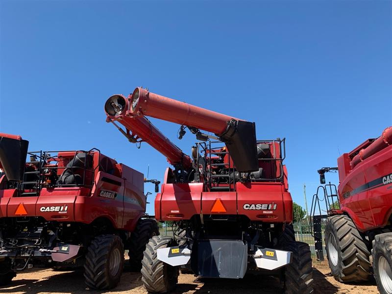 Photo 2. Case IH 8240 combine harvester