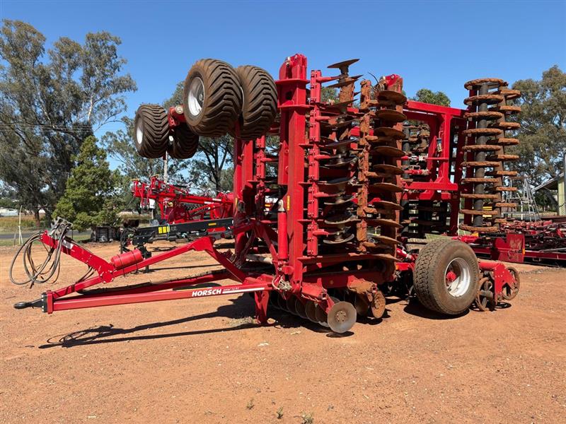 Photo 2. Horsch Joker 12 RT cultivator