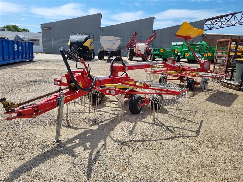 Photo 2. Pottinger TOP691A cultivator