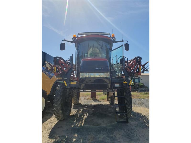 Photo 5. Case IH 4430 self propelled sprayer