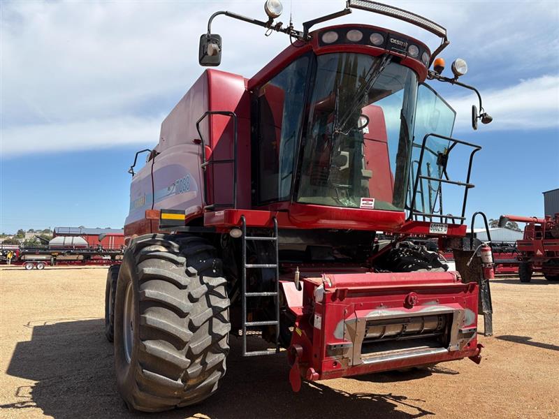 Photo 4. Case IH 7088 combine harvester