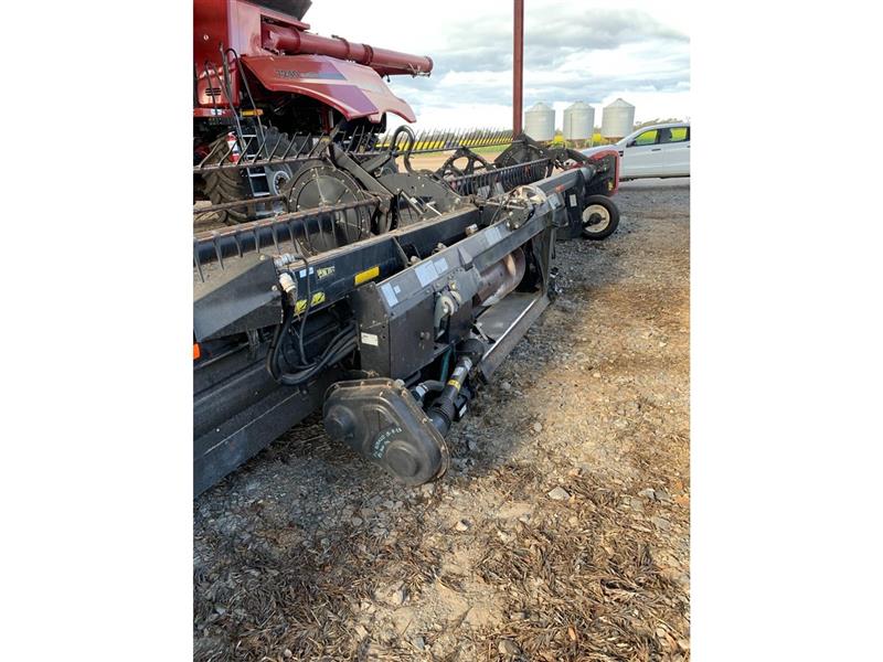 Photo 4. Case IH 2152 harvester front