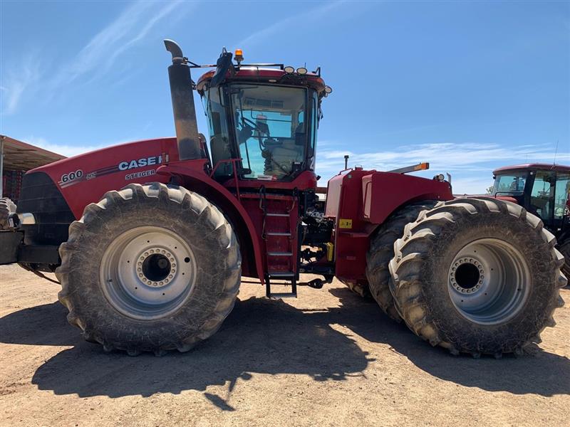 Photo 2. Case IH Steiger 600 tractor