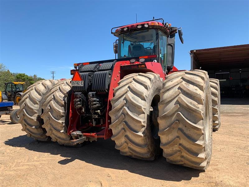 Photo 5. Case IH Steiger 600 tractor