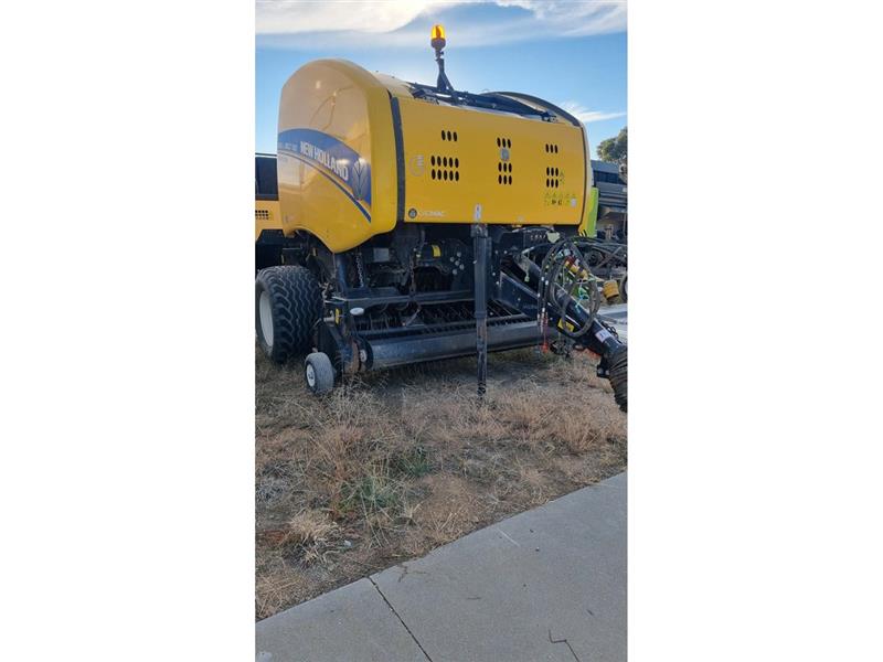 Photo 2. New Holland RB150 round baler