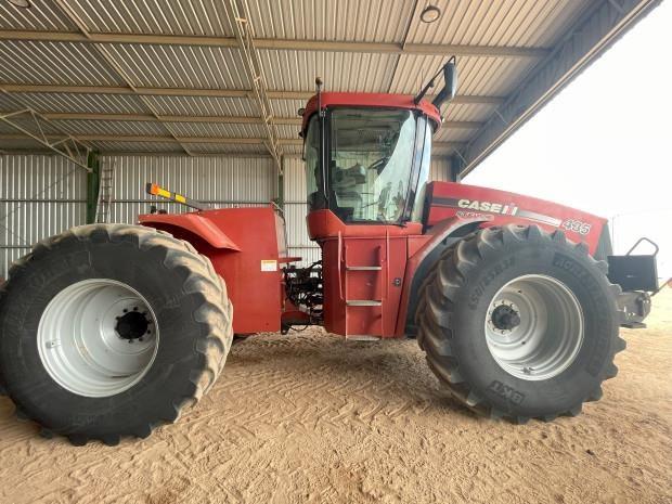 Photo 2. Case IH Steiger 435 tractor