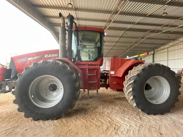 Photo 3. Case IH Steiger 435 tractor