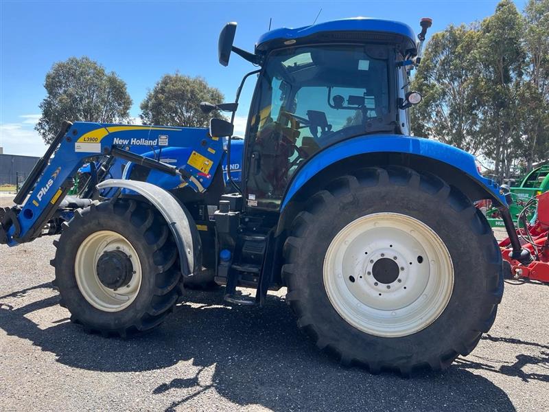 Photo 2. New Holland T6.140 tractor