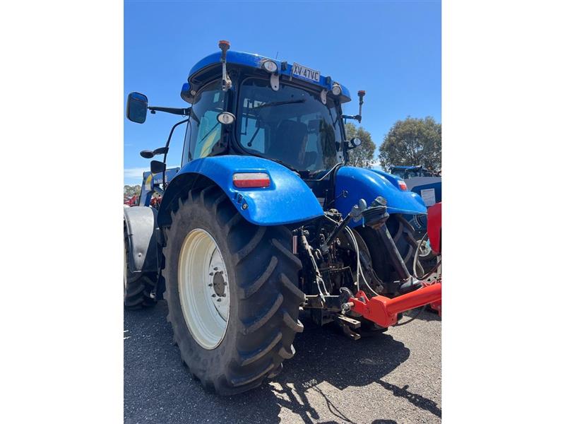 Photo 3. New Holland T6.140 tractor