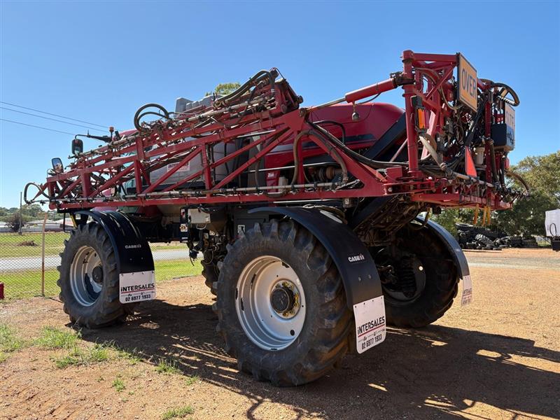 Photo 2. Case IH 4430 self propelled sprayer