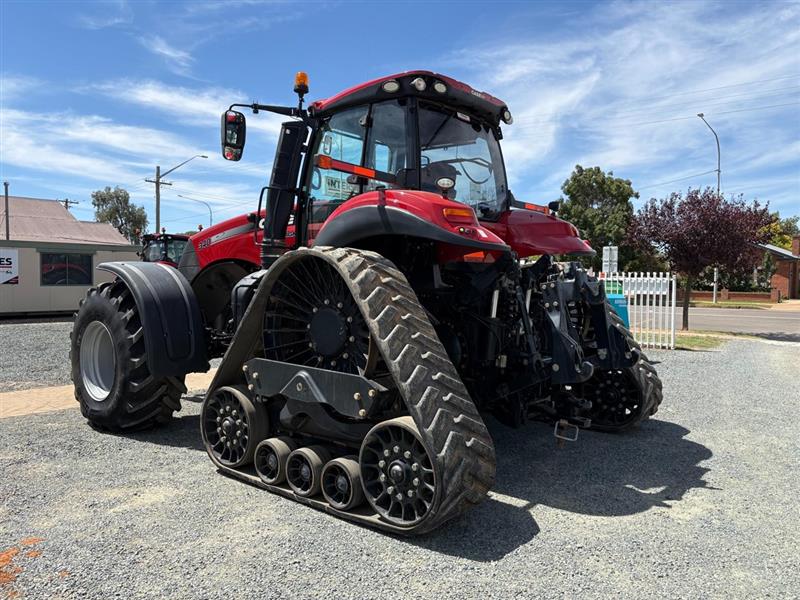 Photo 5. Case IH Magnum 340 tractor