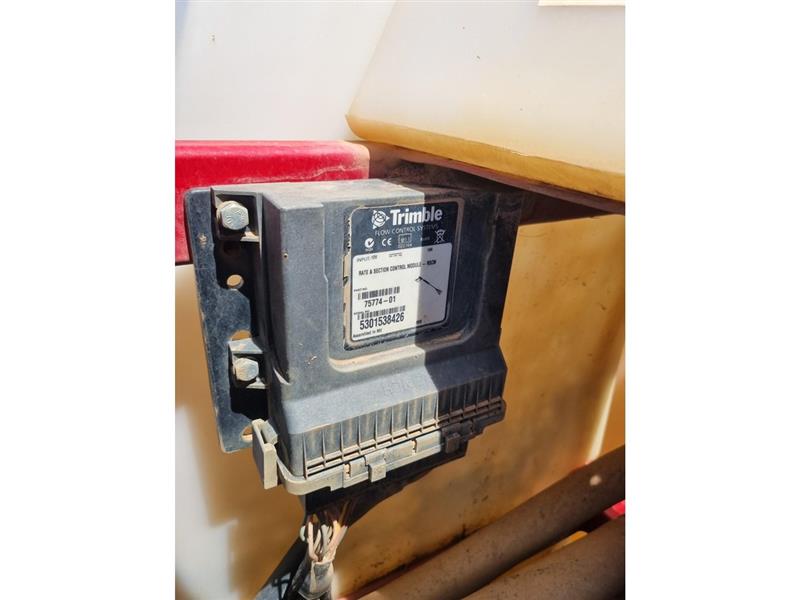 Photo 5. Croplands 4024 pinto 4000 boom sprayer