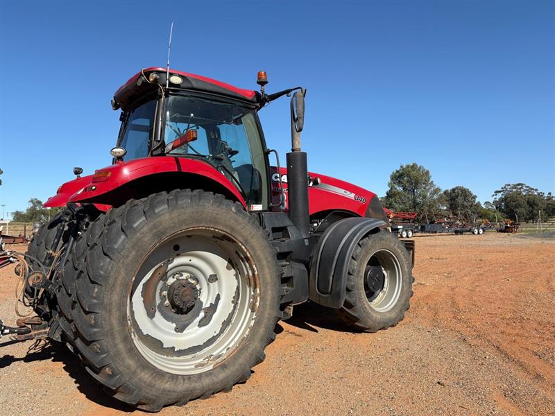 Photo 2. Case IH Magnum 340 tractor