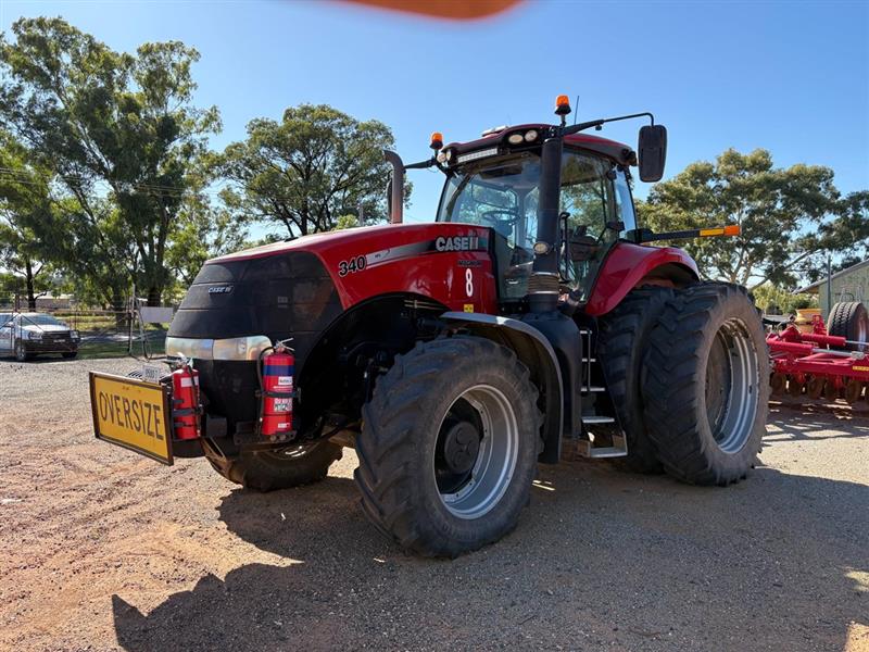 Photo 4. Case IH Magnum 340 tractor