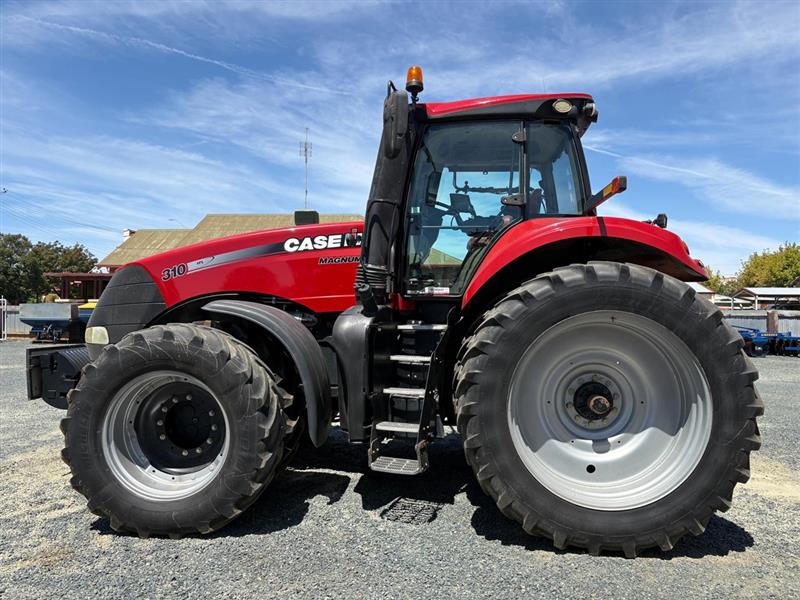 Photo 2. Case IH Magnum 310 tractor