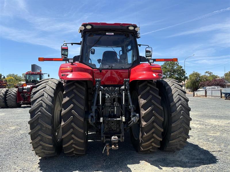 Photo 4. Case IH Magnum 310 tractor