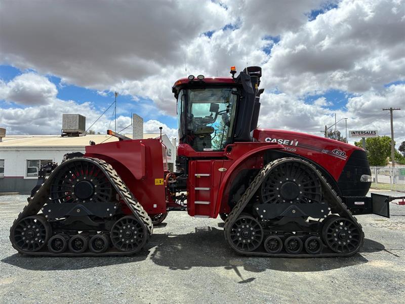 Photo 3. Case IH Quadtrac 450 track tractor