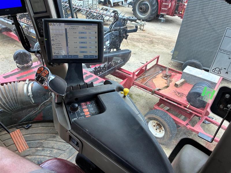Photo 5. Case IH Quadtrac 500 track tractor