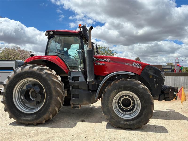 Photo 3. Case IH Magnum 340 tractor