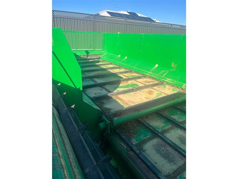 Photo 2. Hustler Combi CM136 bale wagon