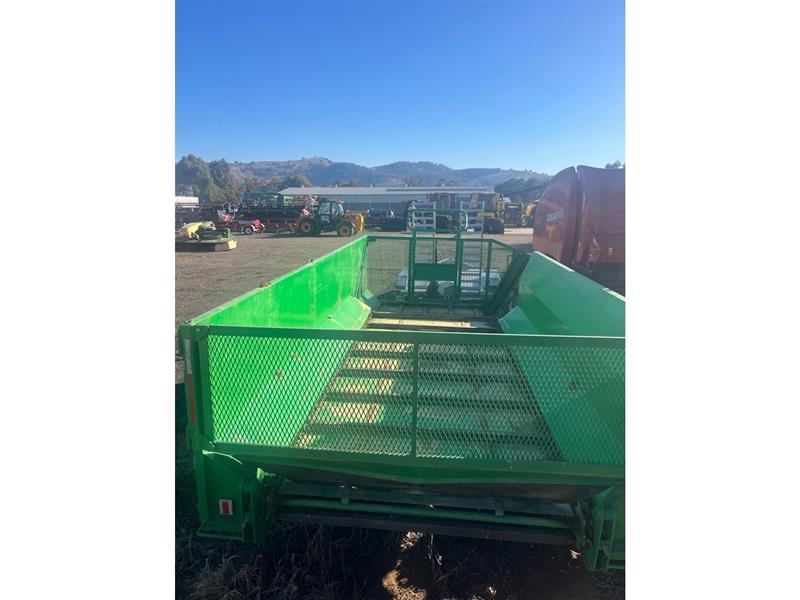 Photo 3. Hustler Combi CM136 bale wagon