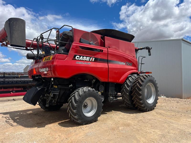 Photo 4. Case IH 7240 combine harvester