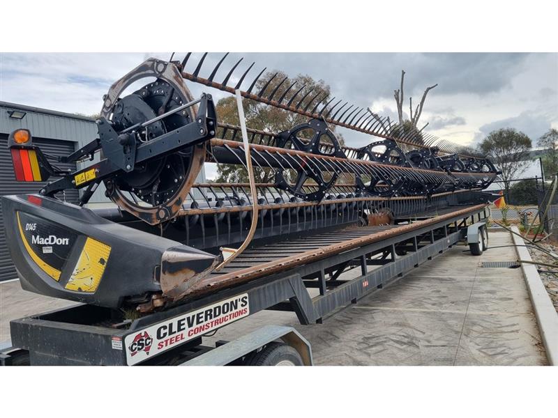 Photo 4. MacDon D145 harvester front
