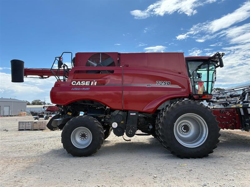 Photo 4. Case IH 7250 combine harvester