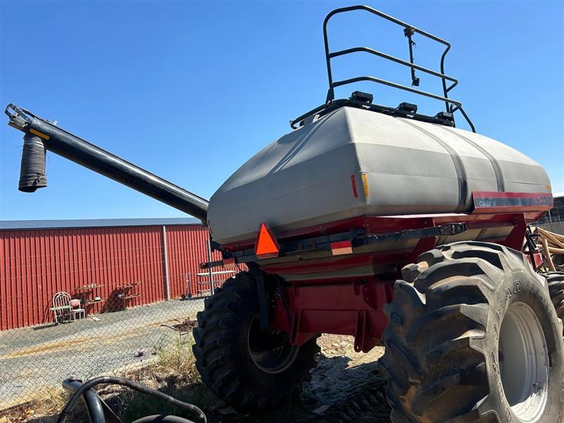 Photo 2. Case IH ADX3360 airseeder