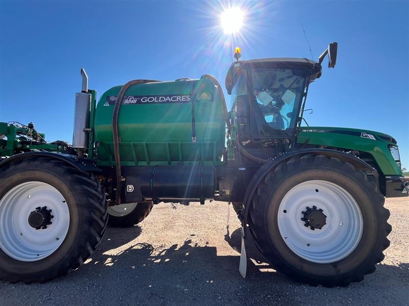 Photo 2. Goldacres G8048 self propelled sprayer