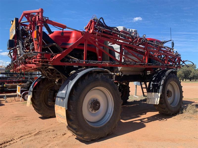 Photo 4. Case IH 4430 AIM command self propelled sprayer