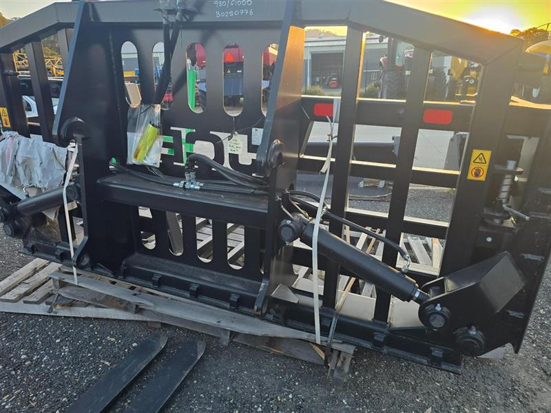 Photo 2. JCB 14ft folding grass fork