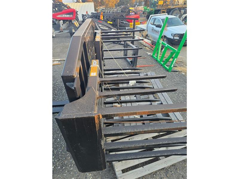 Photo 3. JCB 14ft folding grass fork