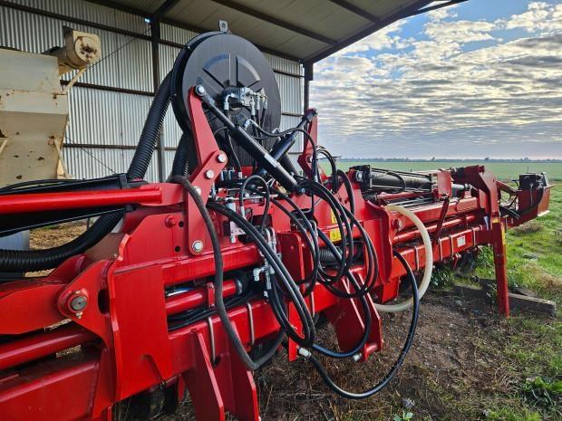 Photo 2. Case IH 2130 airseeder