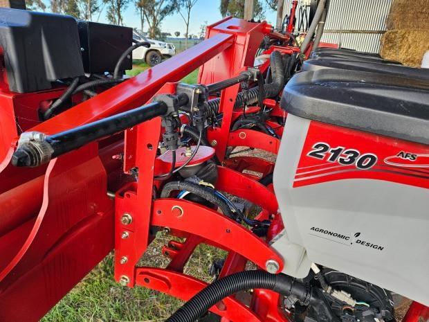 Photo 3. Case IH 2130 airseeder