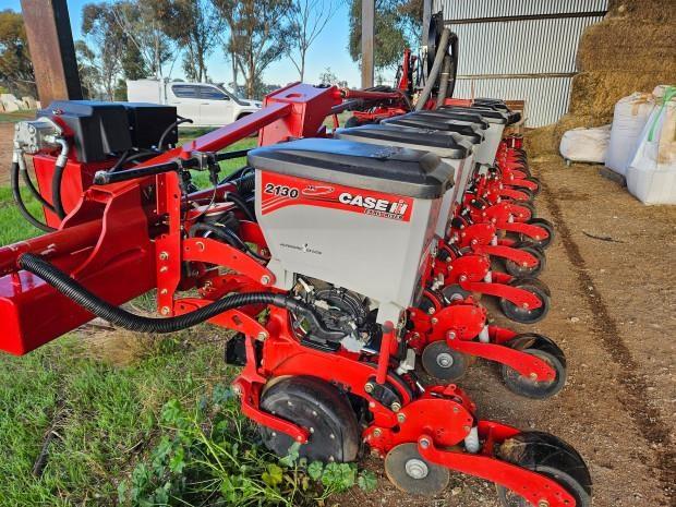 Photo 5. Case IH 2130 airseeder